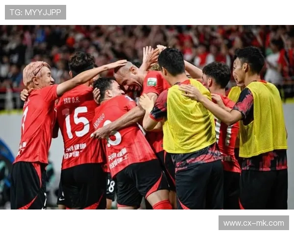 足球球星张嘴瞬间展现激情呐喊场面震撼全场引发无数球迷热议 足球球星张嘴瞬间展现激情呐喊场面震撼全场引发无数球迷热议